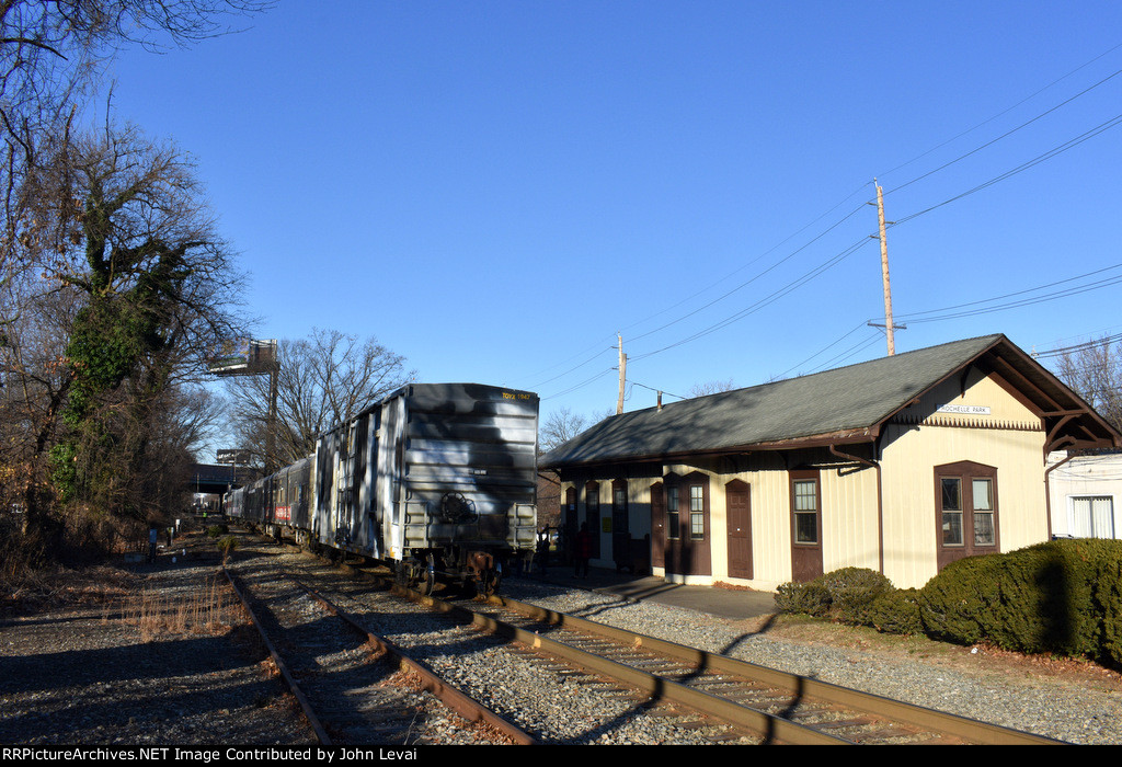 Because this train is so long, it has to be separated at the Rochelle Park collection point adjacent to CVS since the consist would block the Rochelle Ave grade crossing. This is the rear of the first half of the train with the restored Susquehanna RR Roc